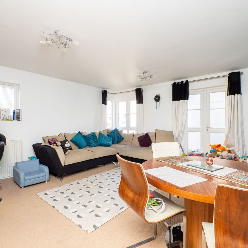 Revere Way, Epsom, KT19 - Photo 1