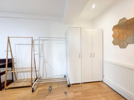 Euston Road, NW1, London - Photo 5