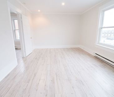 **WELLAND** SPACIOUS 2 BEDROOM APARTMENT FOR RENT!! - Photo 6