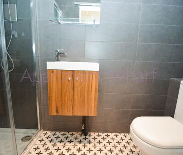 1 bedroom in a flat share to rent - Photo 3