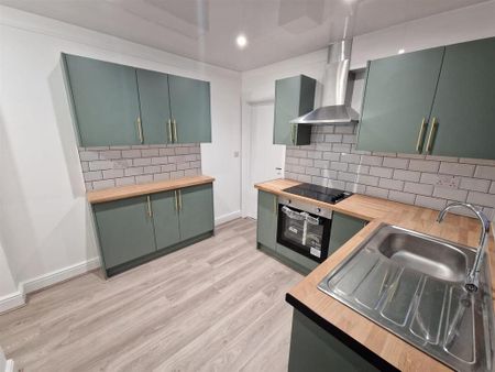 3 bedroom terraced house to rent - Photo 4