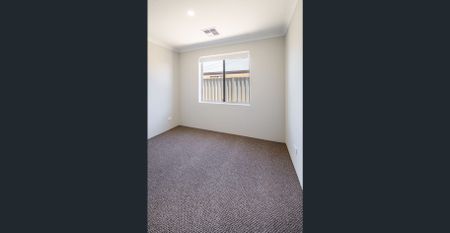 Modern Comfort and Convenience in the Heart of Byford - Photo 2