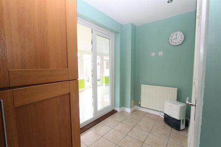 4 bedroom detached house to rent - Photo 4