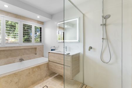 Modern Comfort and Privacy in Quiet Neighbourhood - Photo 5