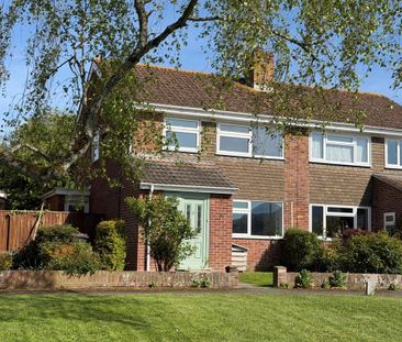 3 bedroom semi-detached house to rent - Photo 2