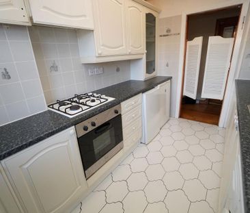 3 bedroom flat to rent - Photo 1