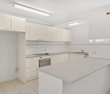 Privately positioned 3 Bedroom Home with courtyard. - Photo 5