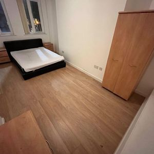 2 Bed Flat, Lisbon Buildings, L1 - Photo 2