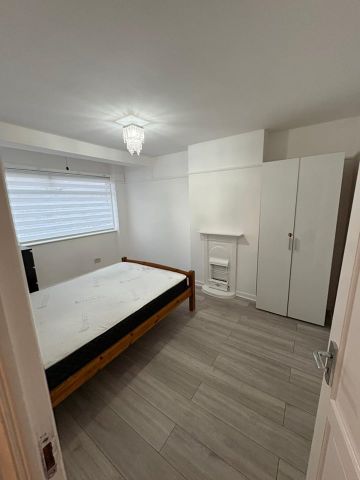 3 Bed Terraced House, Westcombe Avenue, CR0 - Photo 2