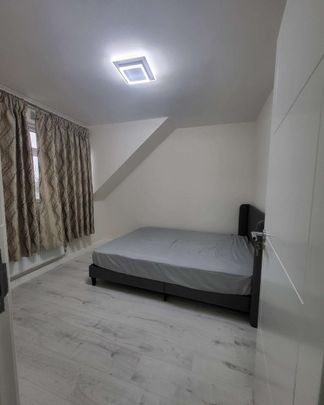 1 bedroom in a flat share to rent - Photo 1