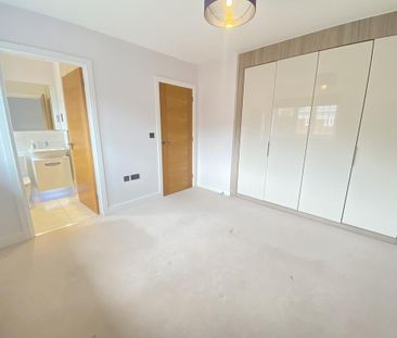 4 bedroom detached house to rent - Photo 2