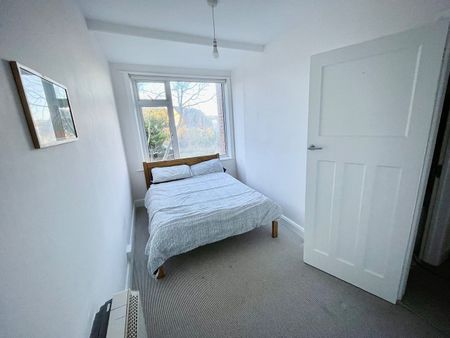 2 Bed Flat, Bonchurch Road, BN2 - Photo 2