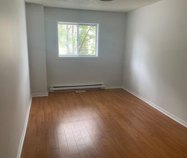 For Lease - 251 Marier Avenue Unit# 251, Vanier and Kingsview Park,... - Photo 2