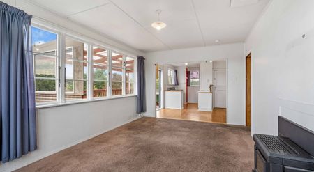 Charming 2 Bedroom Home In Green Island - Photo 4