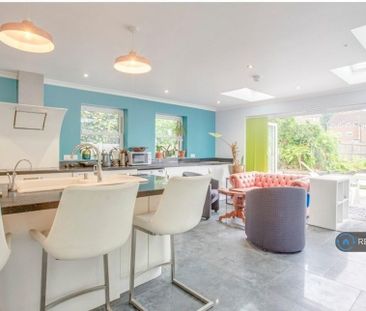 1 bedroom in a house share to rent - Photo 3