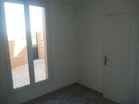 Location Appartement 2 pièces 38m² ST LAURENT DU VAR 06700 - Photo 2