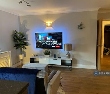 2 bedroom flat to rent - Photo 2