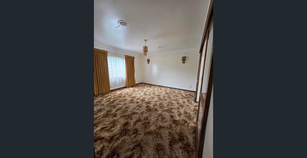 WELL MAINTAINED FAMILY HOME - Photo 1