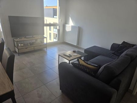 Location Appartement 3 pièces 65m² DECINES CHARPIEU 69150 - Photo 2