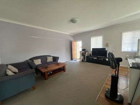 Tidy, low maintenance lower-level unit - Photo 5