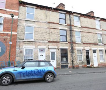 5 bed Mid Terraced House for Rent - Photo 3