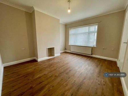 3 bedroom semi-detached house to rent - Photo 5