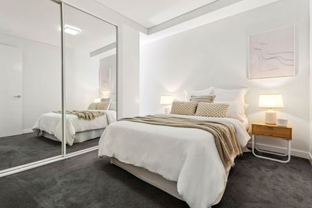 A Luxury Entire Floor Apartment with Space, Style & Views - Photo 5