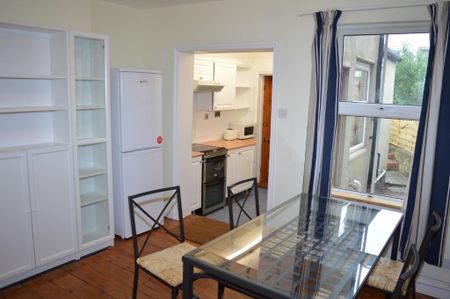 4 bedroom end of terrace house to rent - Photo 2