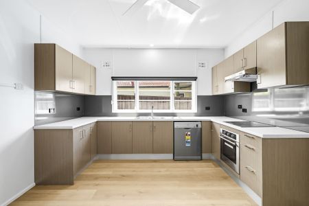 ONE WEEKS FREE RENT IF LEASED PRIOR TO XMAS BREAK!!! - Photo 4