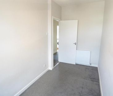 3 bedroom flat to rent - Photo 3