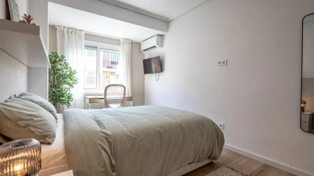 Room in a shared 5-bedroom apartment for rent in Marxalenes, bills included. - Photo 3