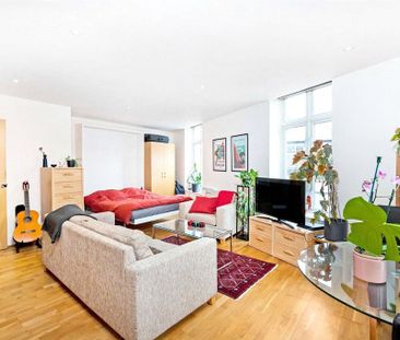 Studio to rent - Photo 1