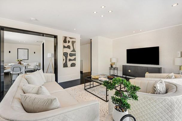 4 bedroom flat to rent - Photo 1