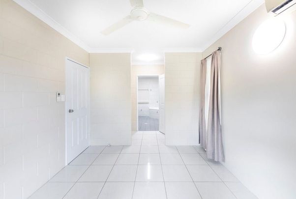 QUIET COMFORT IN DURACK! - Photo 1