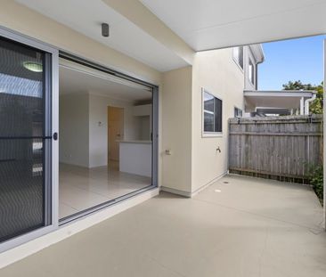 Modern Townhouse Living - Photo 6