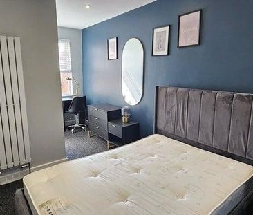 1 bedroom in a house share to rent - Photo 4