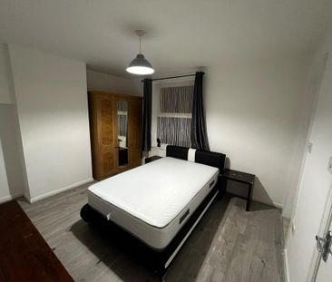 1 bedroom in a house share to rent - Photo 4
