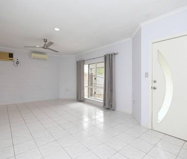 Fully Tiled - Huge Patio - Large Shed - Pool - Solar - Rear Access - Photo 2