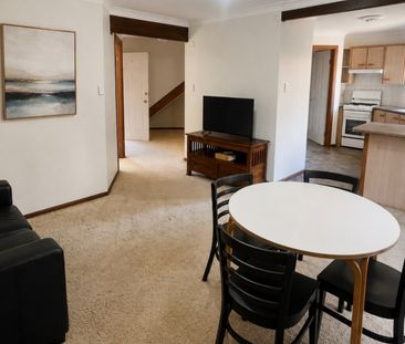 Quality furnished unit in prime location. - Photo 2