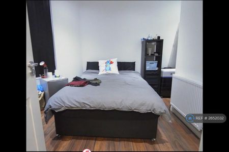 6 bedroom detached house to rent - Photo 3