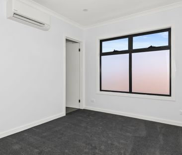 Luxurious Low-Maintenance Living in a Blue-Chip location! - Photo 5