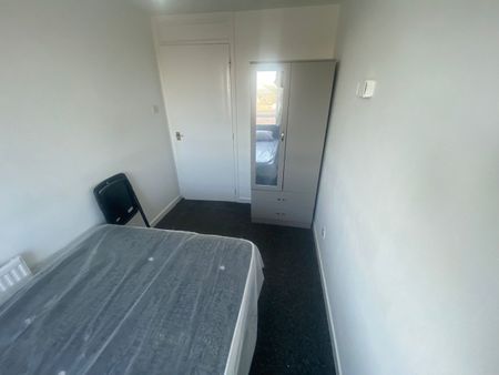 Room in a Shared Flat, Marston Way, SE19 - Photo 4