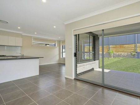 Beautiful 4 Bedroom Home in Great Location! - Photo 3
