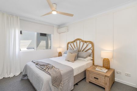 BEACHSIDE UNIT COOLANGATTA - FURNISHED - Photo 3