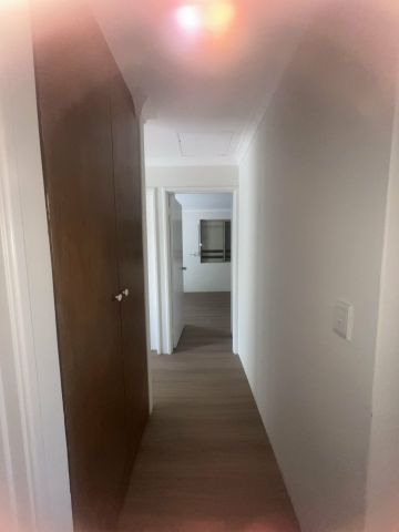 Spacious, Fully Renovated 4-Bedroom, 2-Bathroom Home in a Prime Location - Photo 5