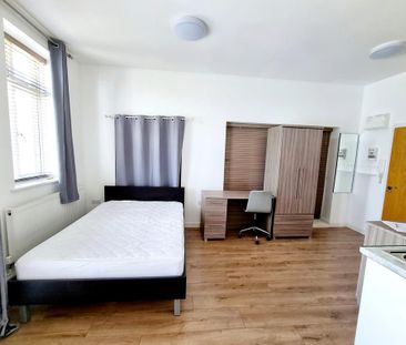 Studio to rent - Photo 3