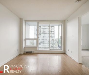 Condo in Surrey, BC - Photo 2