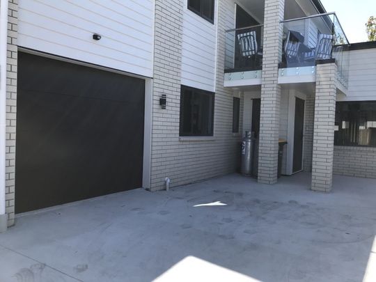 MANUREWA, 3 BEDROOMS - Photo 1