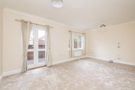 5 bedroom detached house to rent - Photo 2