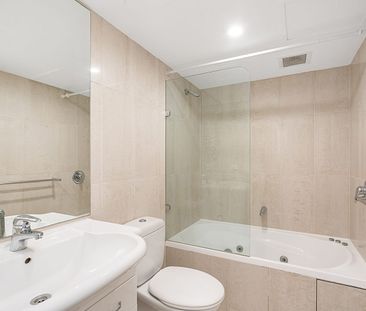 Luxury Three Bedroom Apartment Opposite Manly Beach - Photo 6